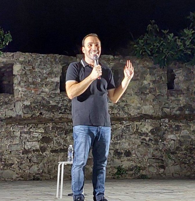 Επιτυχημένη η παράσταση με τον Γ. Χατζηπαύλου στο Φεστιβάλ Κωμωδίας 2021