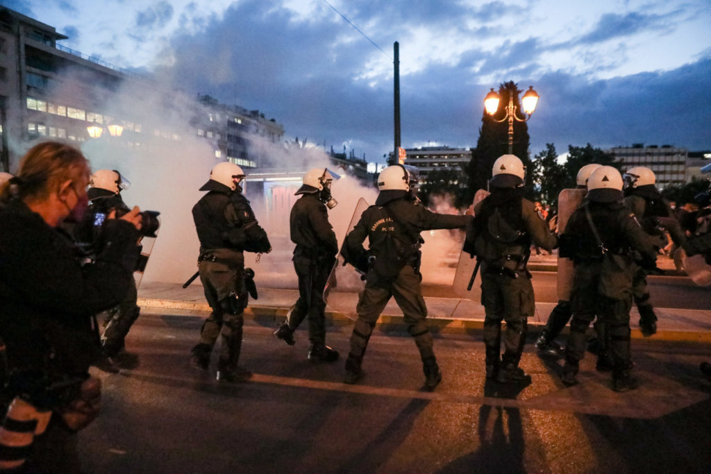 Επεισόδια εχθές το βράδυ στο Πανεκπαιδευτικό συλλαλητήριο, στο Σύνταγμα
