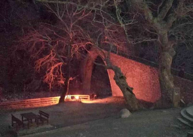 Φωταγώγηση της γέφυρας του Αγίου Βησσαρίωνα στην Πύλη