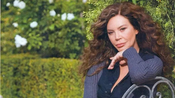 Η Ελένη Δήμου επέστρεψε στο σπίτι της. Βελτιώνεται η υγεία της...