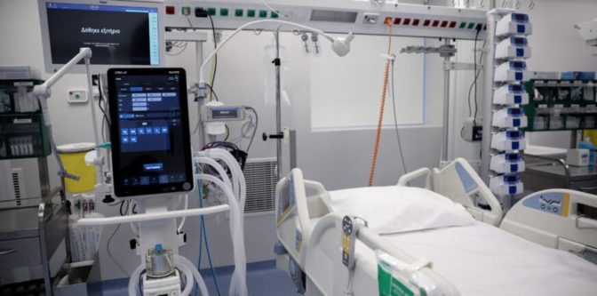 Σύγκρουση μηχανής σε κολώνα σε έξοδο της εθνικής οδού στο ύψος της Λαμίας. Σοβαρός τραυματισμός για τον οδηγό