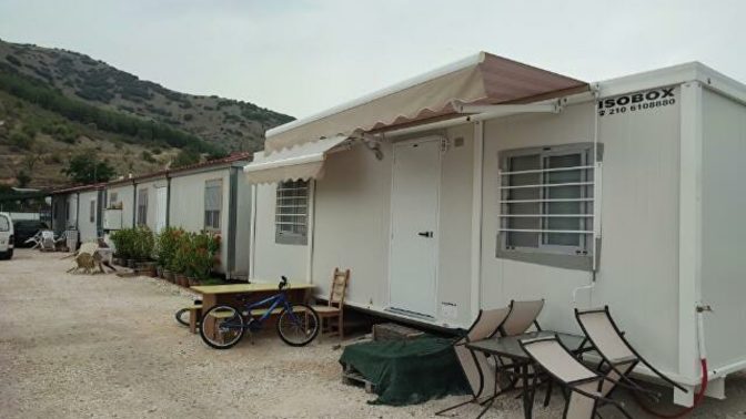 Κόκκαλης: Ξεχασμένοι και… βρεγμένοι οι σεισμόπληκτοι στα κοντέινερ στο Δαμάσι