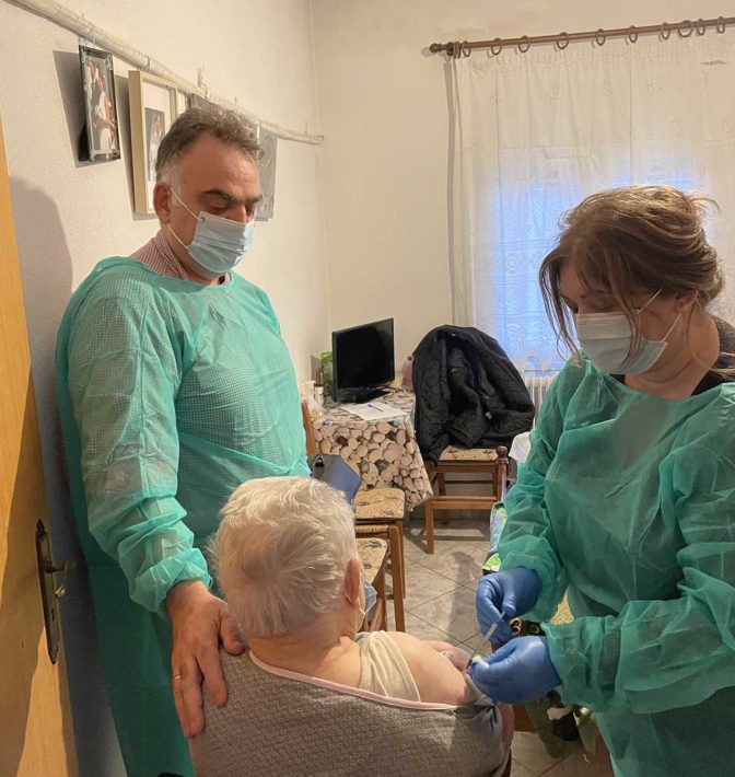 Συνεχίζεται ο εμβολιασμός κατ’ οίκον από το Εμβολιαστικό κέντρο Πύλης