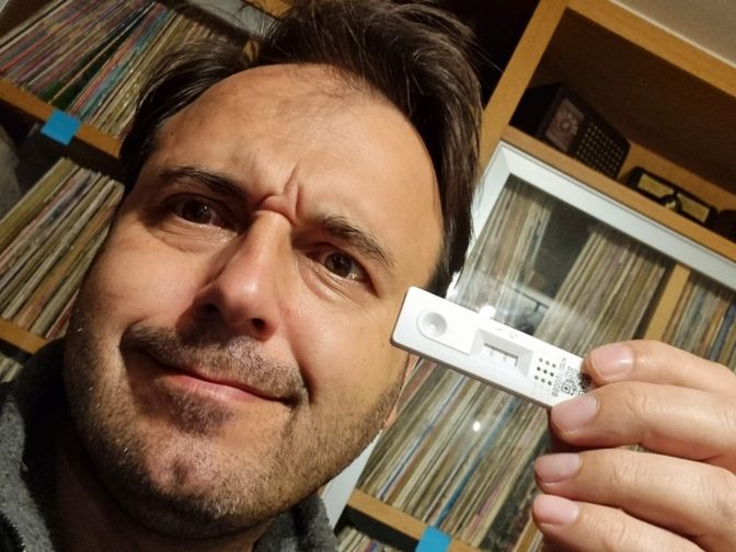 Θετικός στον κορονοϊό ο Παπαστεργίου - Με χιούμορ σε καραντίνα
