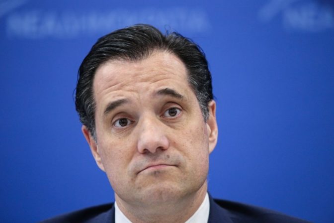 Άδωνις: Οι καταστηματάρχες να πείσουν τον κόσμο να εμβολιαστεί