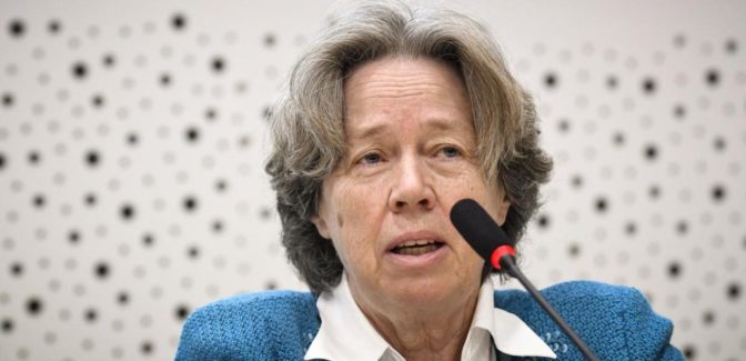 Αθηνά Λινού: «Οι εμβολιασμένοι επιτείνουν την πανδημία»