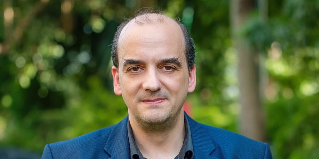 Κωνσταντίνος Φαρσαλινός: Συλλυπητήρια στην κοινωνία των αιχμαλώτων