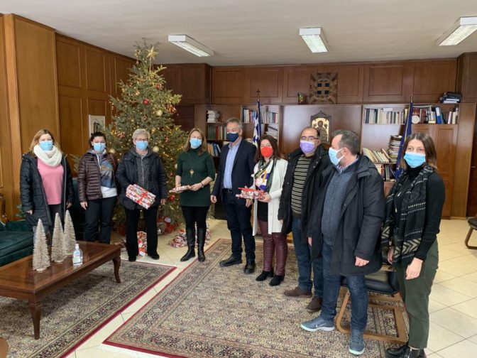 Μοίρασε δώρα σε παιδιά ο Αντιπεριφερειάρχης Τρικάλων κ. Χρήστος Μιχαλάκης