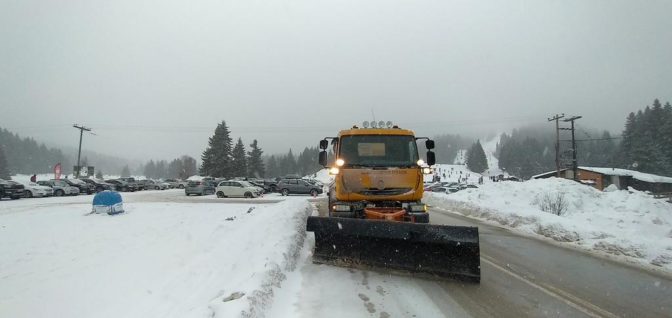 «Καθαρό» το οδικό δίκτυο της Περιφέρειας Θεσσαλίας - Επιχειρούν παντού στα ορεινά τα μηχανήματα της Περιφέρειας