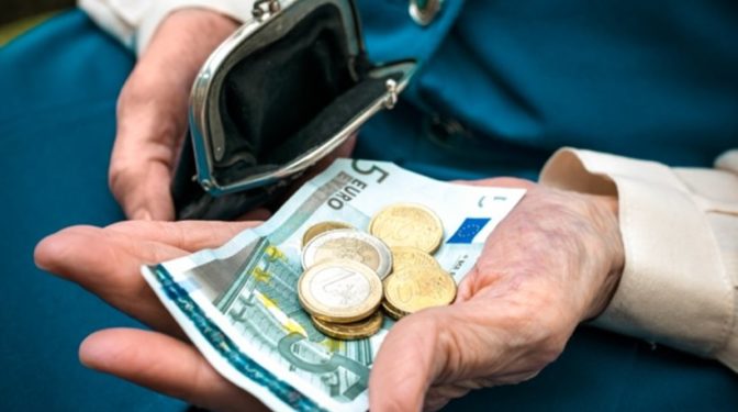 Σφαγιάστηκαν οι συντάξεις χηρείας και αναπηρίας