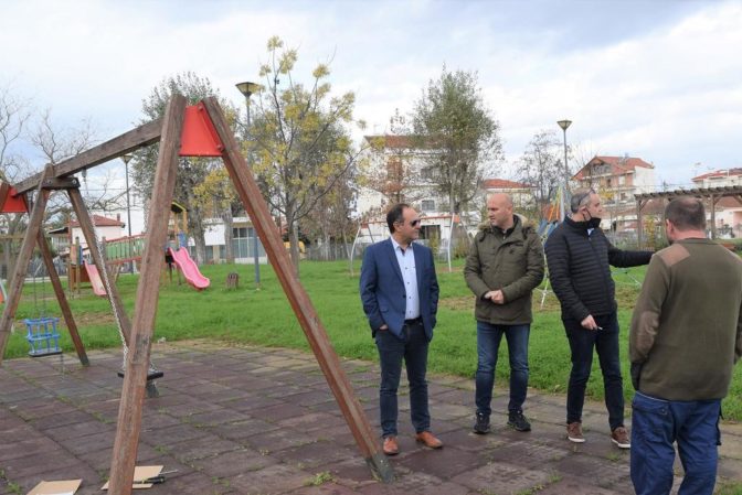 Αποκαθίστανται οι ζημιές σε δεκάδες παιδικές χαρές του Δήμου Καρδίτσας