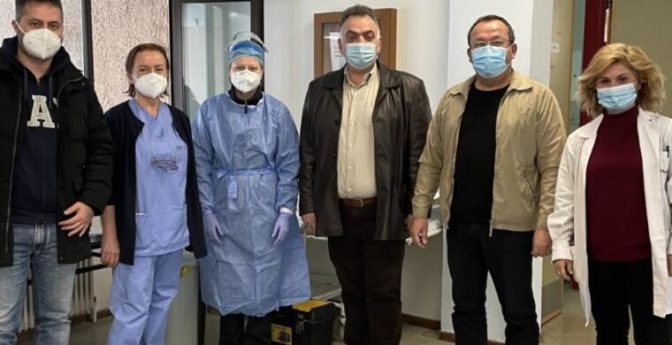 Rapid test σε Φαρκαδόνα και Ταξιάρχες από τα κλιμάκια του ΕΟΔΥ