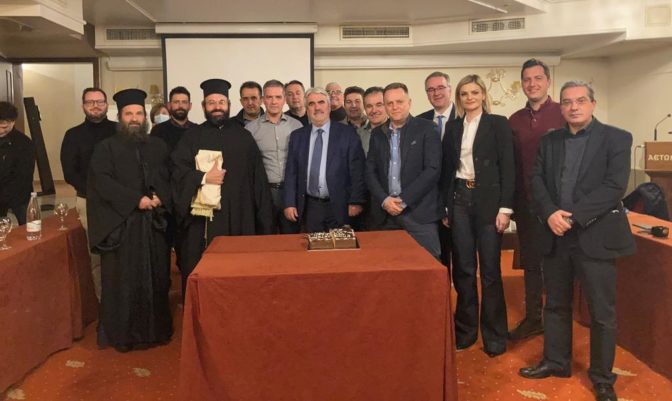 Το Επιμελητήριο Τρικάλων έκοψε την πρωτοχρονιάτικη πίτα