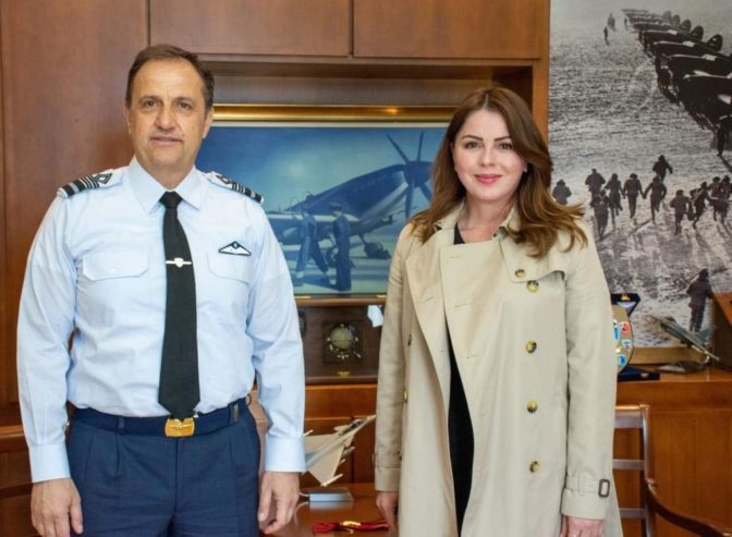 Στον Αρχηγό του Γενικού Επιτελείου Αεροπορίας η Κ. Παπακώστα