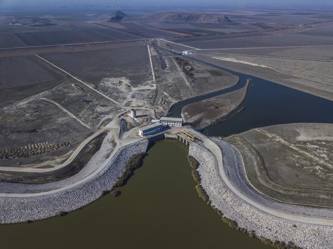 Η Περιφέρεια Θεσσαλίας με τη Λίμνη Κάρλα στο National Symposium