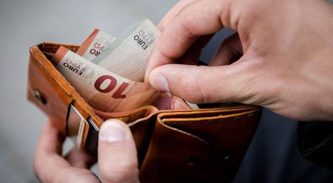 Το ΚΚΕ σχολιάζει την αύξηση του κατώτατου μισθού