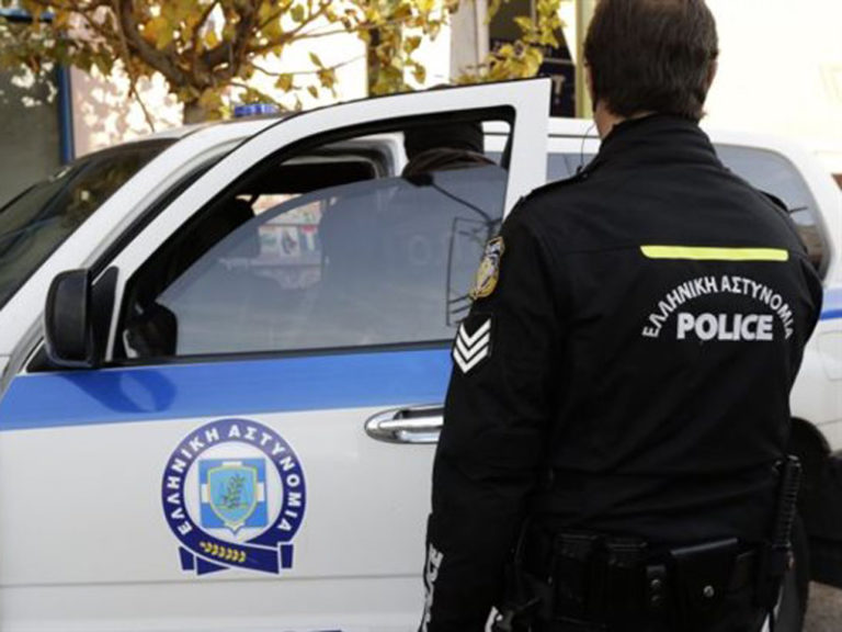 Τρίκαλα: Χειροπέδες σε εν ενεργεία αστυνομικό