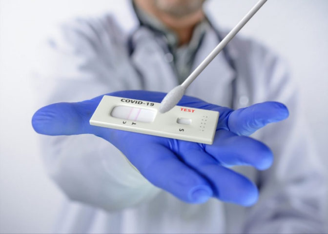 Ένα self test την εβδομάδα από Δευτέρα για μαθητές και εκπαιδευτικούς