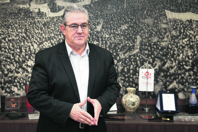 Επίσκεψη του ΓΓ της ΚΕ του ΚΚΕ Δημήτρη Κουτσούμπα στη Λάρισα