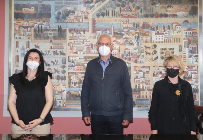 Από τη Λάρισα στο Βερολίνο τα έπιπλα Σλήμαν του Μουσείου Κατσίγρα