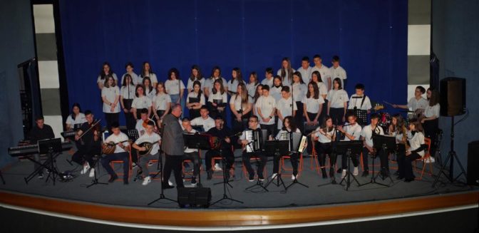 Το Μουσικό Σχολείο Καρδίτσας στην τελετή λήξης του 37ου Πανελλήνιου Φεστιβάλ Ερασιτεχνικού Θεάτρου Καρδίτσας