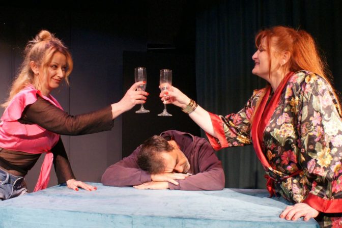 «ΔΕΙΠΝΟ ΓΙΑ ΤΡΕΙΣ» στο «NEO ΘΕΑΤΡΟ ΤΕΧΝΩΝ» στη Λάρισα