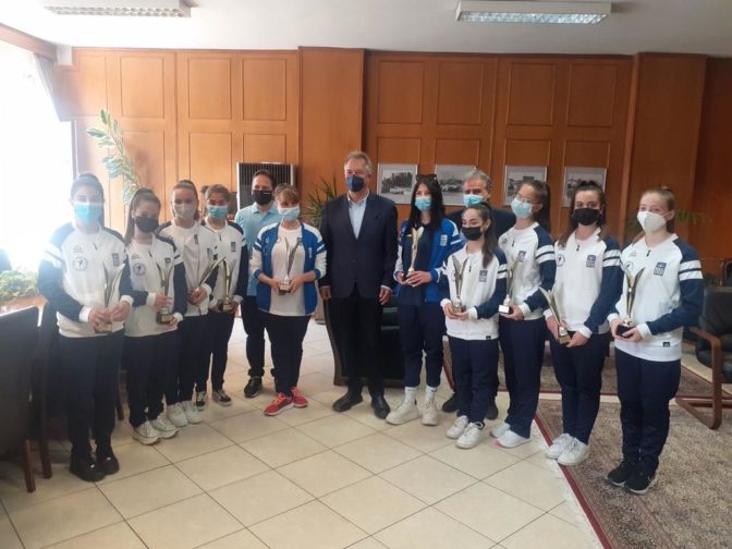 Τις αθλήτριες της ΟΛΥΜΠΙΑ βράβευσε ο Χρήστος Μιχαλάκης