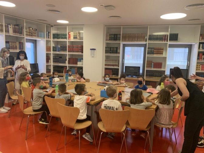 2ο Νηπιαγωγείο Καλαμπάκας: Γνωριμία με τη Βιβλιοθήκη!