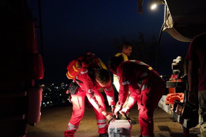 Ο Ελληνικός Ερυθρός Σταυρός στη πρώτη γραμμή της μάχης με τις φλόγες στο Πανόραμα Βούλας