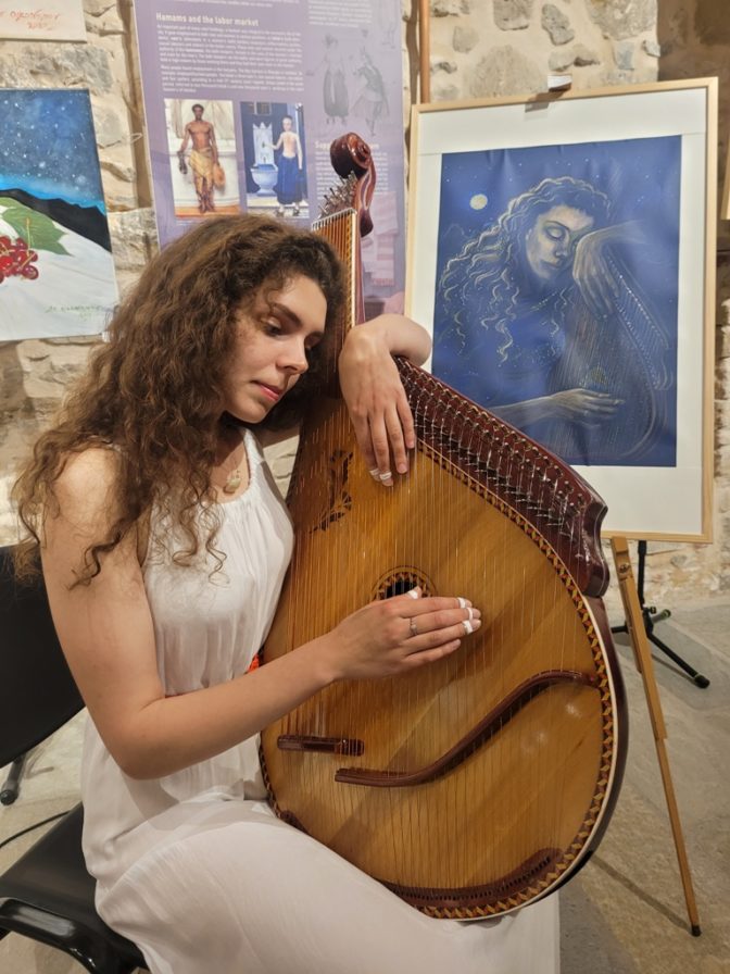 Ο θαυμάσιος ήχος της ουκρανικής μπαντούρα στα Τρίκαλα