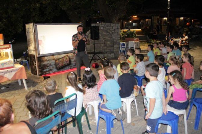 Παράσταση Καραγκιόζη στον Άγιο Βησσαρίωνα από το Θέατρο Σκιών του Κοσμά Παναγιώκα