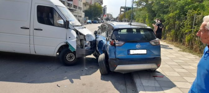 Τροχαίο μπροστά στο Γενικό Νοσοκομείο Λάρισας -Τραυματίστηκε κοριτσάκι