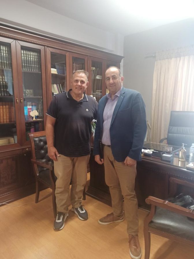 Εθιμοτυπική επίσκεψη του Αντιδήμαρχου κ. Μιχάλη Λάππα στον διευθυντή της Δ.Ε. Τρικάλων