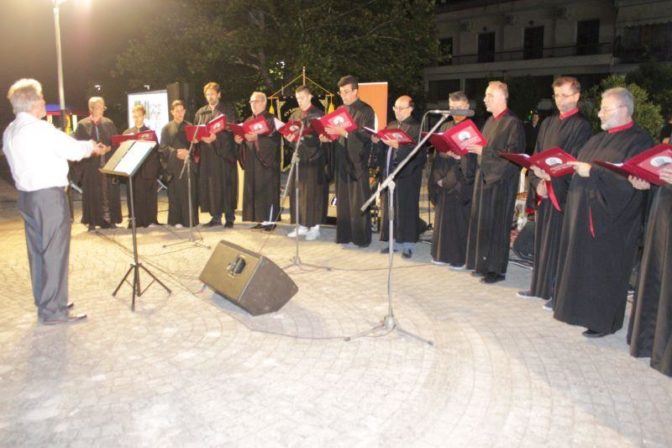Μουσική Εκδήλωση στην Πύλη - Μάγεψε ο Γρηγόρης Νταραβάνογλου με την άριστη ερμηνεία του