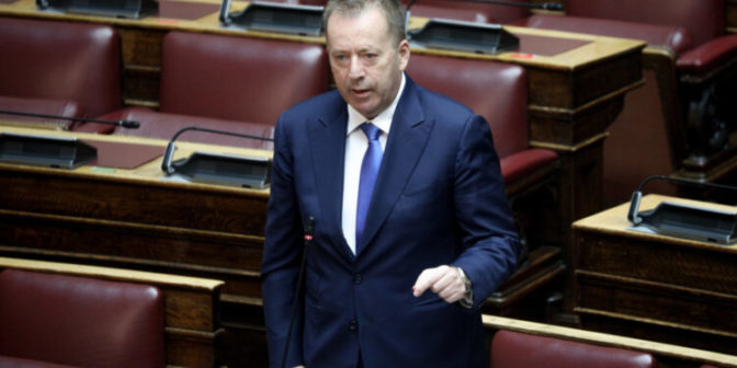 Σκανδαλώδη διάταξη για τις αξιολογήσεις σωφρονιστικών υπαλλήλων καταγγέλλει ο Κόκκαλης