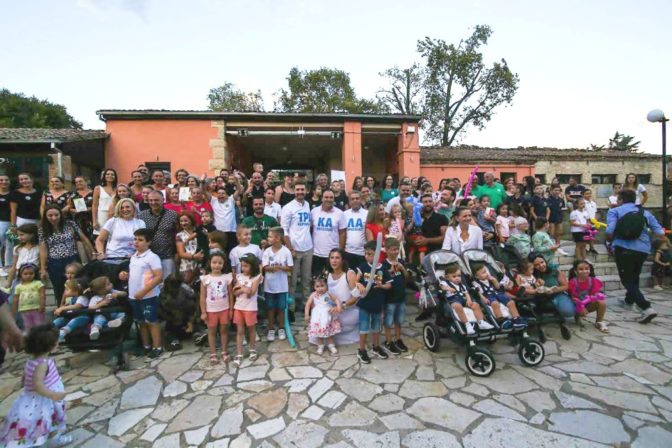 Μεγάλη γιορτή διδύμων στα Τρίκαλα, με γάμο και συνάντηση των... τριών Τρικάλων