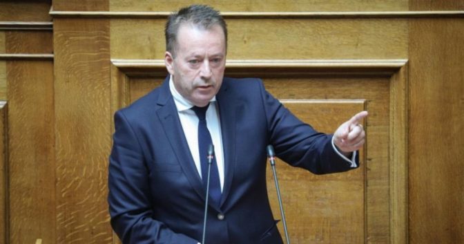 Κόκκαλης στη βουλή: Η κυβέρνηση διέπραξε «υγειονομικό έγκλημα» στην πανδημία με τη μη στήριξη του ΕΣΥ