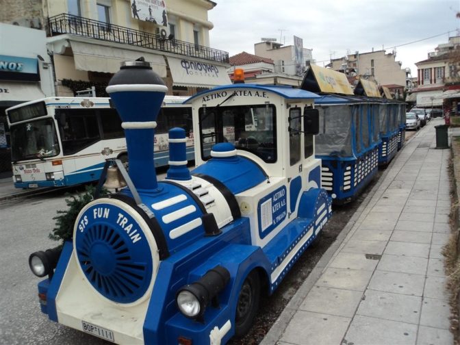 Με τα mini bus και το τρενάκι του Αστικού ΚΤΕΛ στο παζάρι