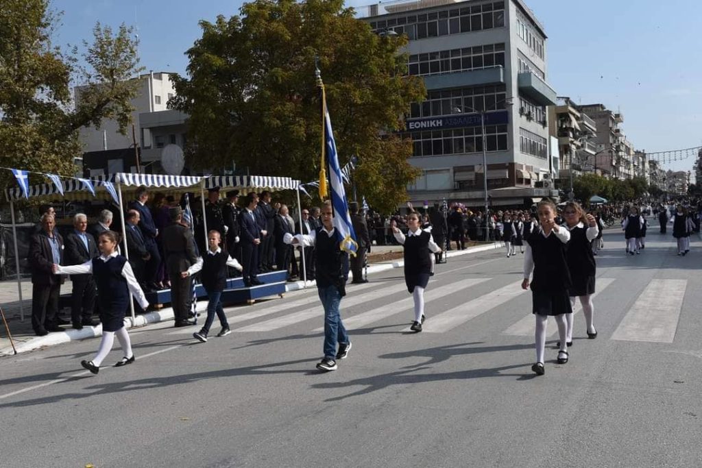 Λαμπρή και χωρίς περιορισμούς η παρέλαση στα Τρίκαλα 9 Featured image