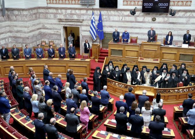 Ο Κώστας Σκρέκας στον αγιασμό για την έναρξη της νέας κοινοβουλευτικής περιόδου