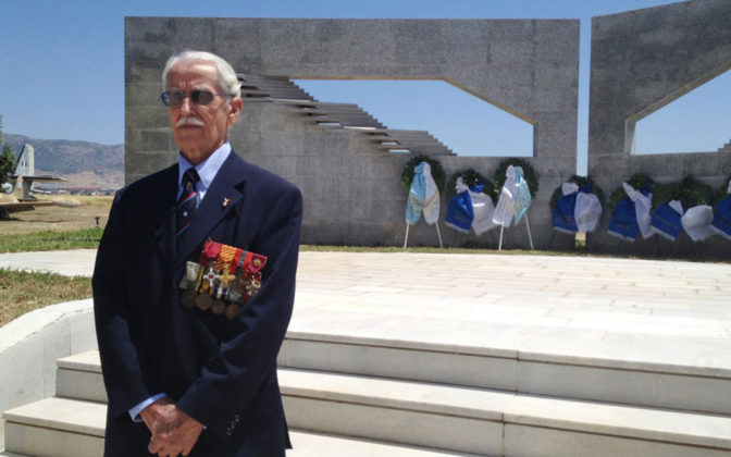 «Έφυγε» σε ηλικία 102 ετών ο θρυλικός πιλότος Κωνσταντίνος Χατζηλάκος