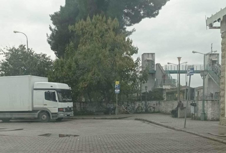 Η θλιβερή εικόνα με τους άστεγους στα Τρίκαλα