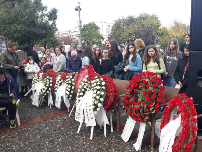 Τα Τρίκαλα τίμησαν την επέτειο του Πολυτεχνείου (φωτο)