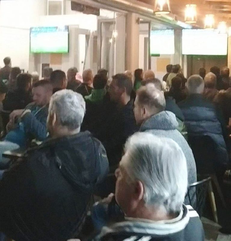 "Μάχη" για το περιβόητο πέναλτι στο 3ο ημίχρονο του ντέρμπι... μάχη για μια καρέκλα και στα Sport Cafe των Τρικάλων