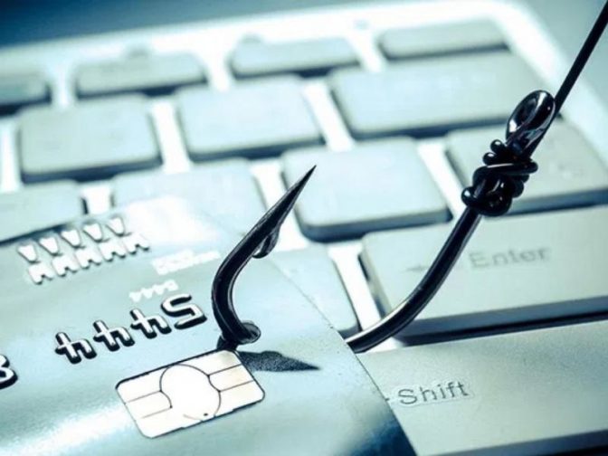 Οικιακή βοηθός έκανε ηλεκτρονικές αγορές 8.600 ευρώ με την κάρτα ηλικιωμένης