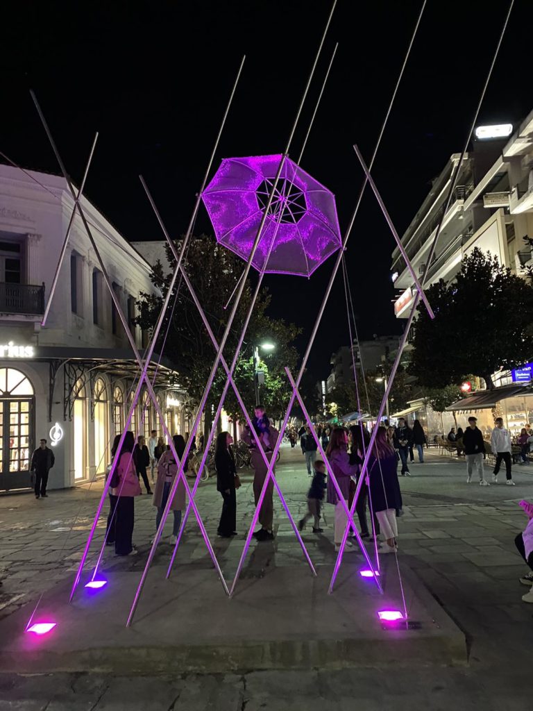 Αφού έφτασαν οι βροχές ο Δήμος Τρικκαίων εγκαινιάζει... την Ομπρέλα Ζογγολόπουλου
