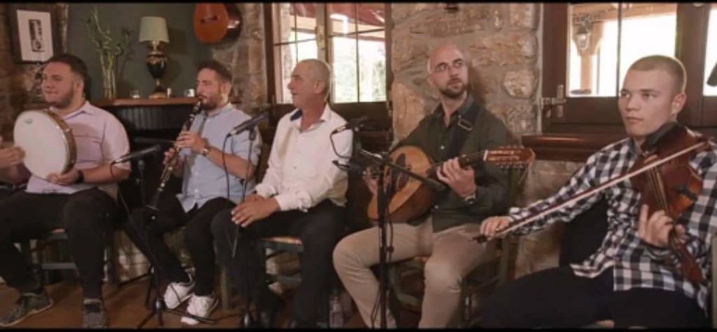 Ταξίδι στην παράδοση από την Τρικαλινή κομπανία του Κ. Αναγνώστου: "Σαν μαντζουράνα φαίνεσαι"