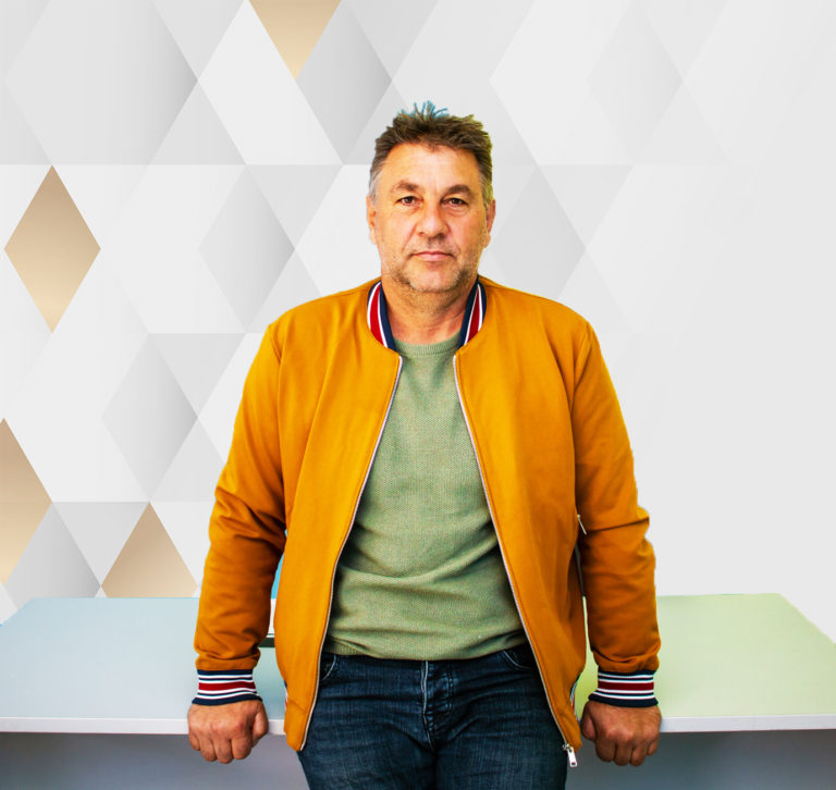 Στο πλευρό του Αβραμόπουλου και ο Νίκος Τσεκούρας