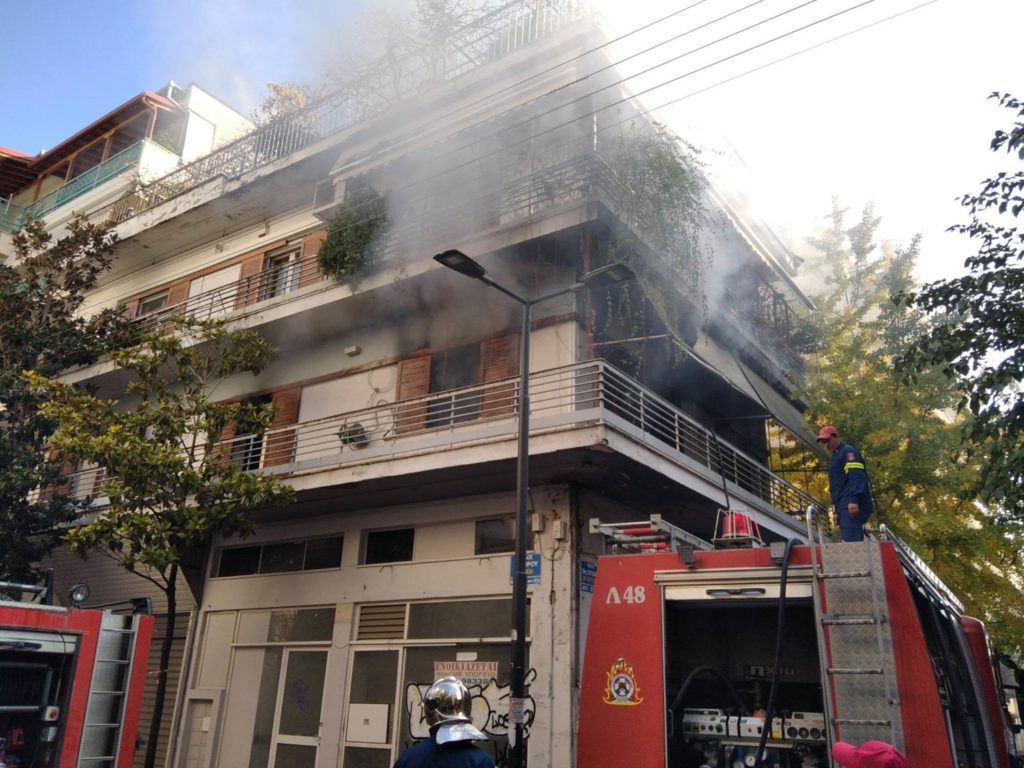 Λάρισα: Παρανάλωμα του πυρός έγινε διαμέρισμα (φωτό - βίντεο)