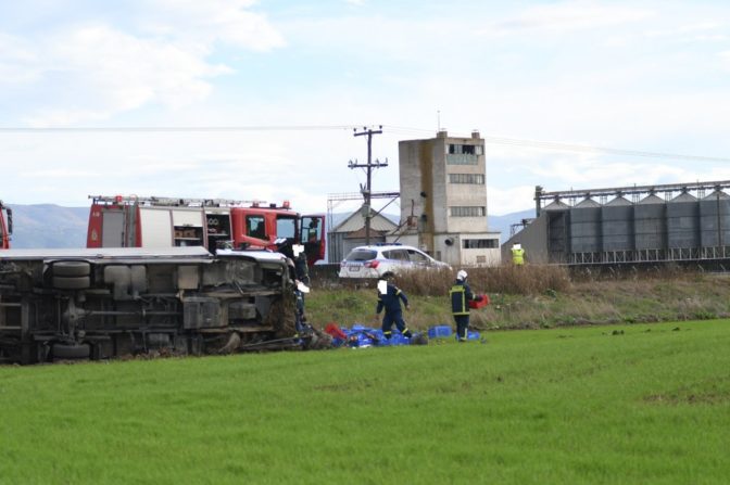 Λάρισα: Τροχαίο δυστύχημα – Νεκρός οδηγός του φορτηγού (φωτό)